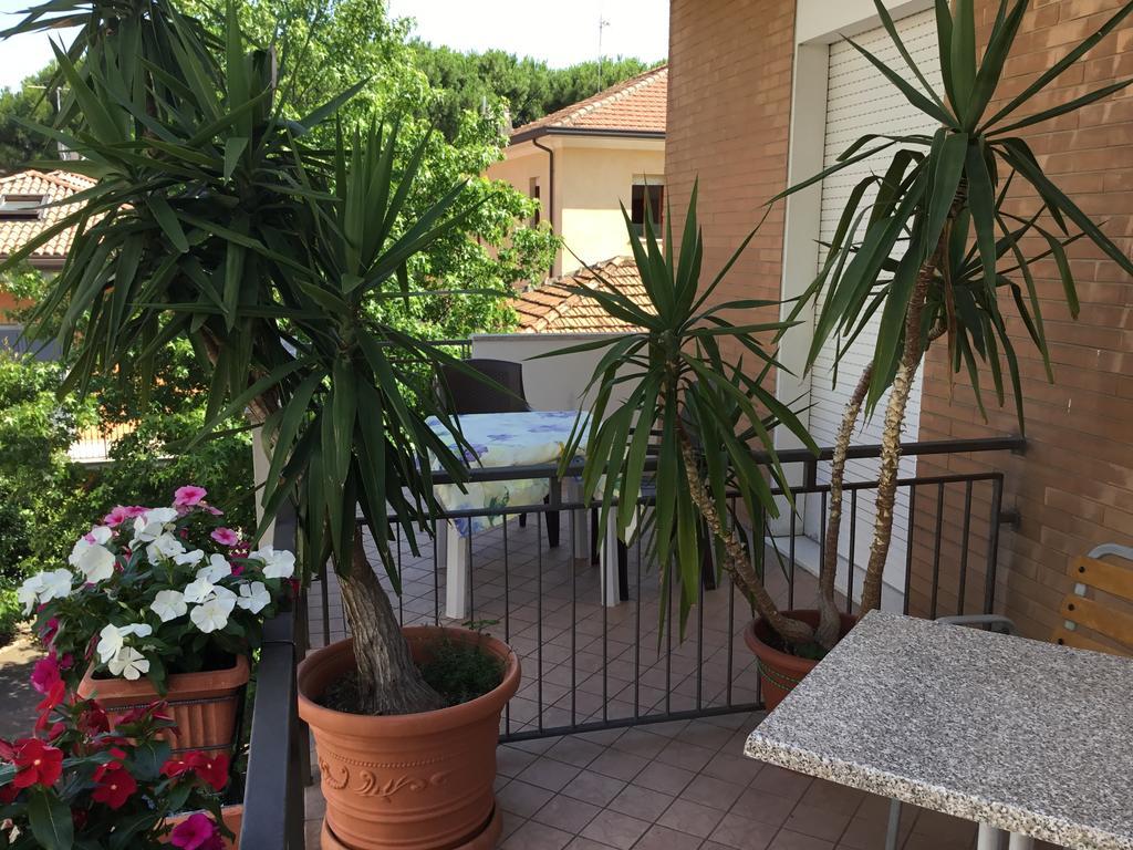 Hotel Mirella Rimini Exterior photo
