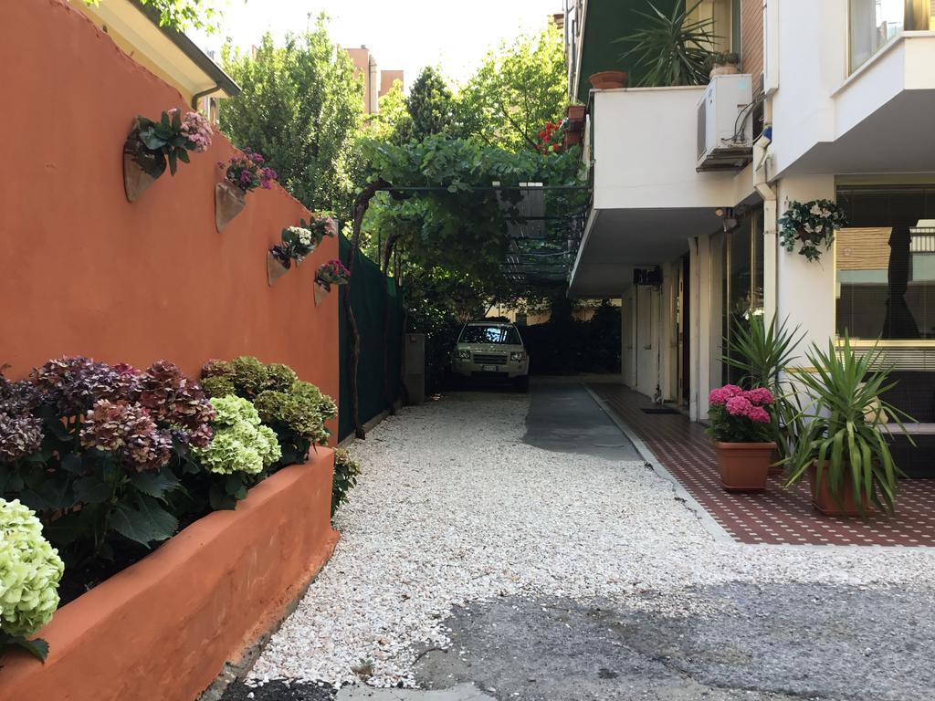 Hotel Mirella Rimini Exterior photo