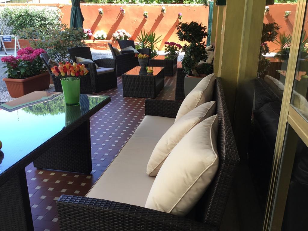 Hotel Mirella Rimini Exterior photo