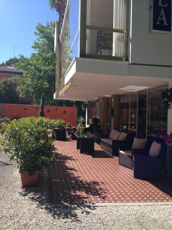 Hotel Mirella Rimini Exterior photo