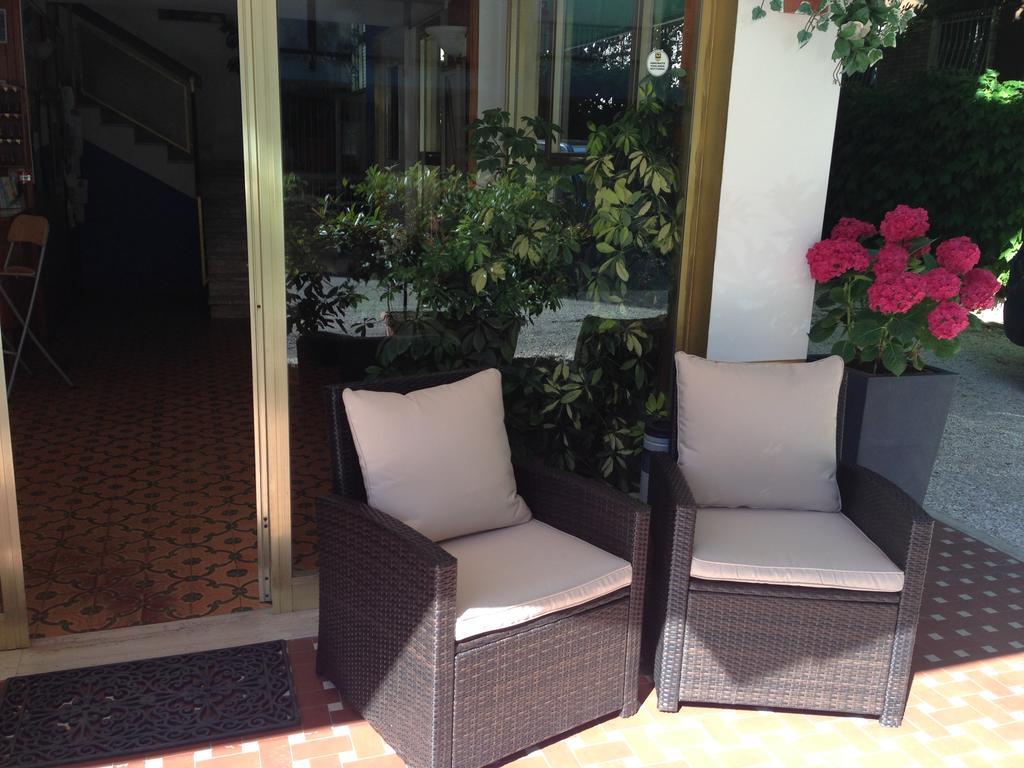 Hotel Mirella Rimini Exterior photo